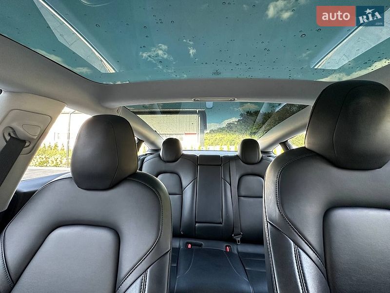 Седан Tesla Model 3 2019 в Луцьку