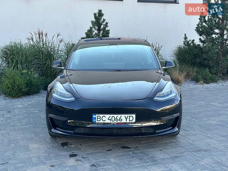 Седан Tesla Model 3 2019 в Луцьку