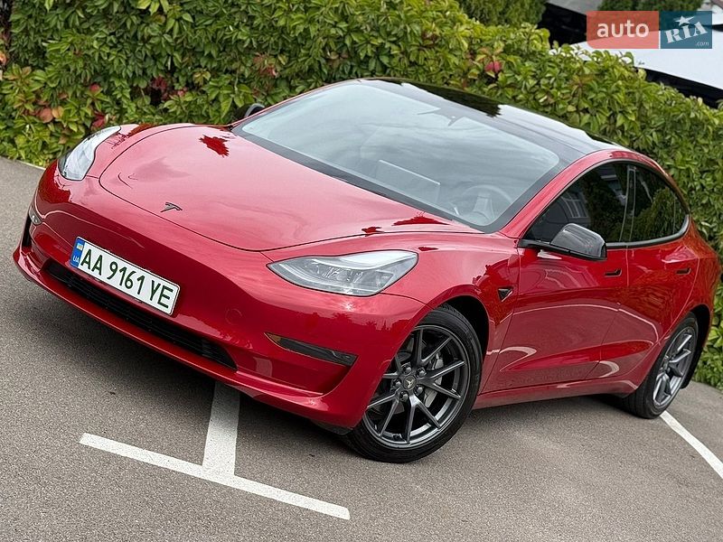 Седан Tesla Model 3 2023 в Киеве