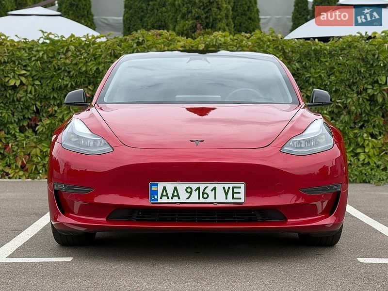 Седан Tesla Model 3 2023 в Киеве