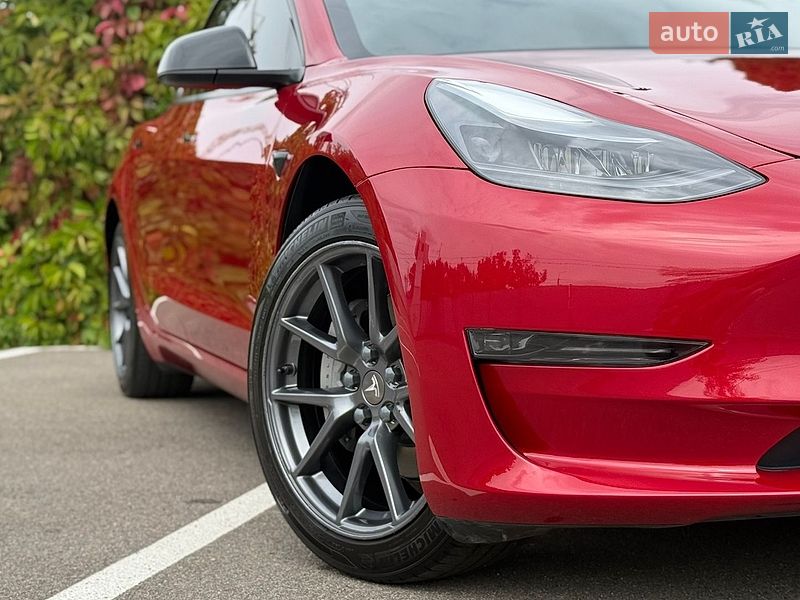 Седан Tesla Model 3 2023 в Киеве