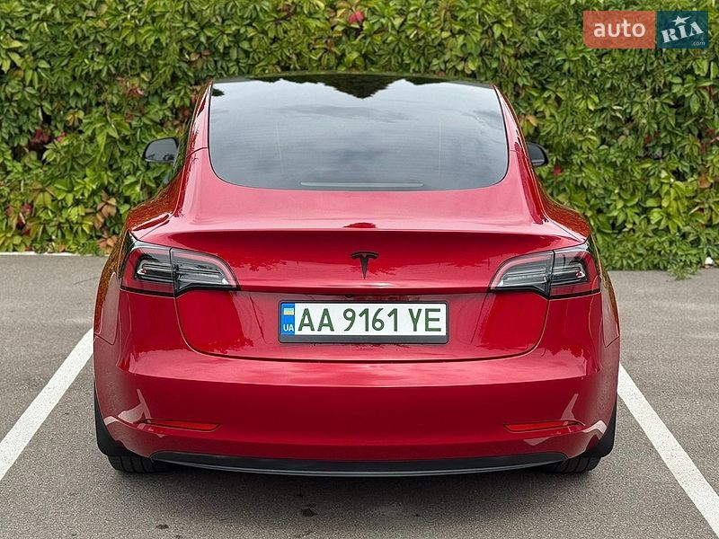 Седан Tesla Model 3 2023 в Киеве