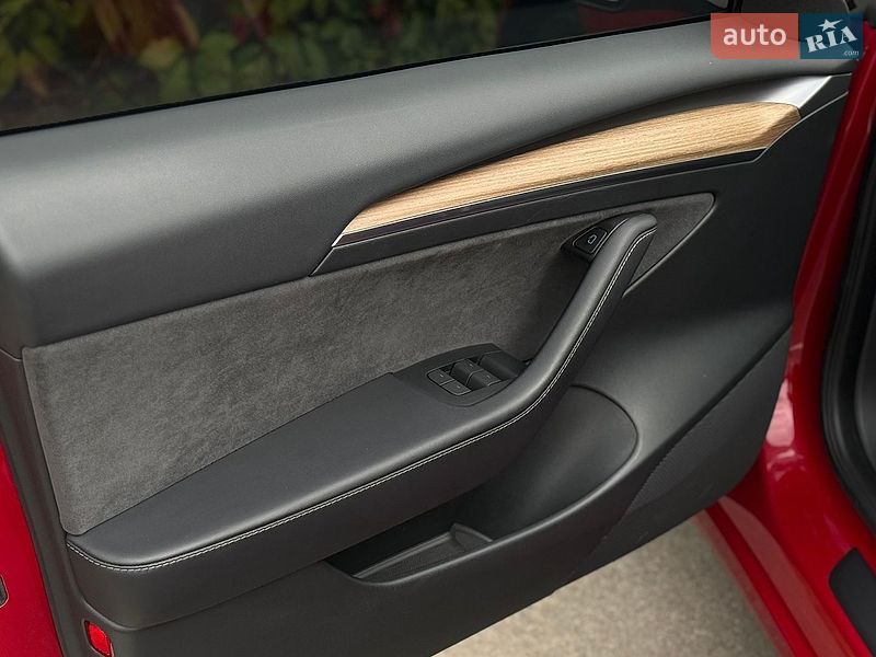 Седан Tesla Model 3 2023 в Киеве