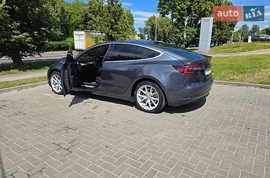 Седан Tesla Model 3 2017 в Львові