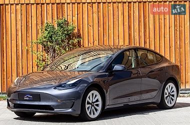 Седан Tesla Model 3 2022 в Львове