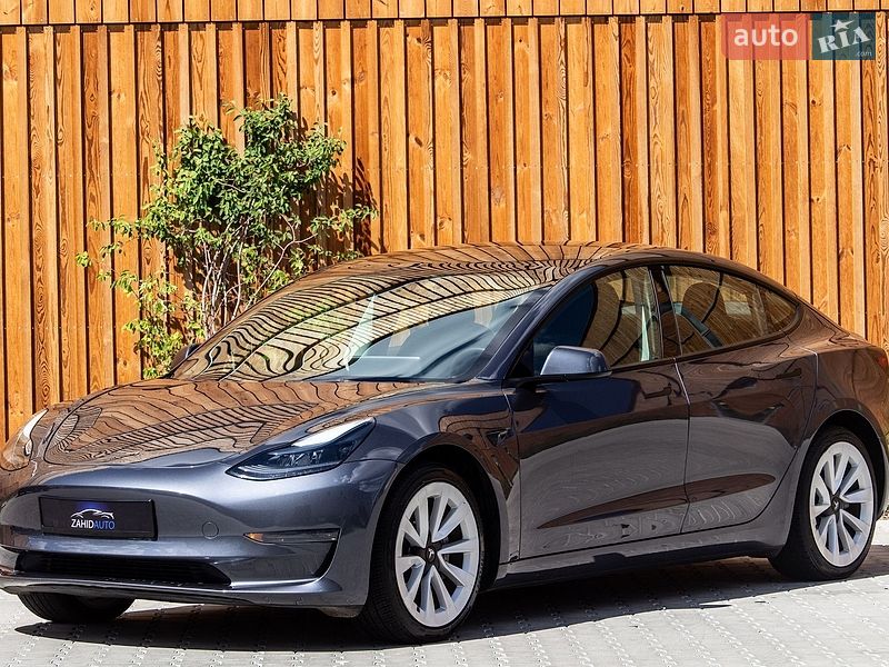 Седан Tesla Model 3 2022 в Львове