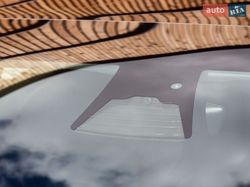 Седан Tesla Model 3 2022 в Львове