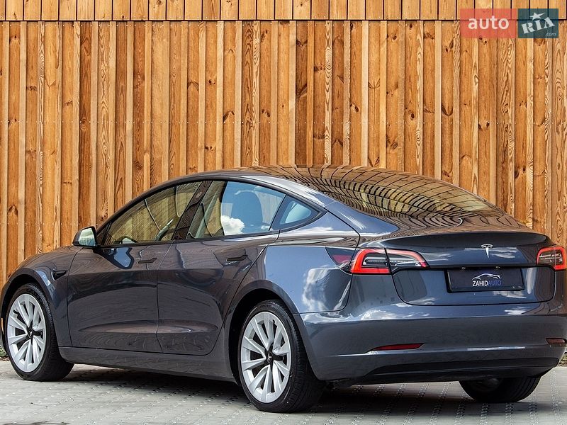 Седан Tesla Model 3 2022 в Львове