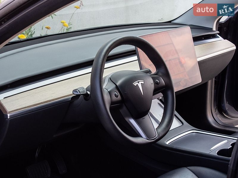 Седан Tesla Model 3 2022 в Львове