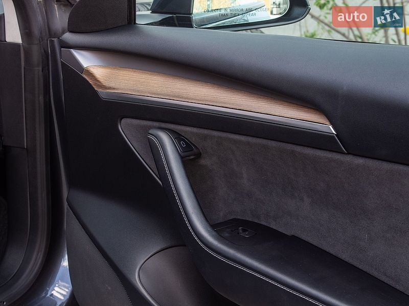 Седан Tesla Model 3 2022 в Львове