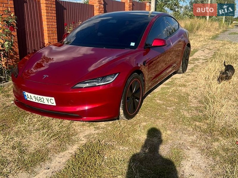 Седан Tesla Model 3 2024 в Києві