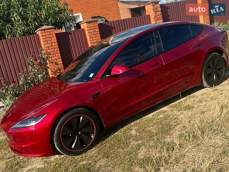 Седан Tesla Model 3 2024 в Києві