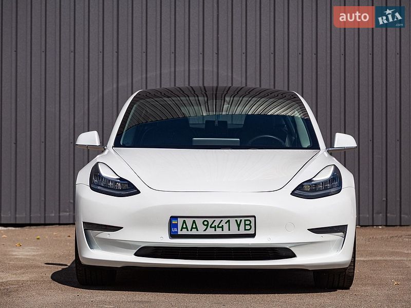 Седан Tesla Model 3 2019 в Киеве