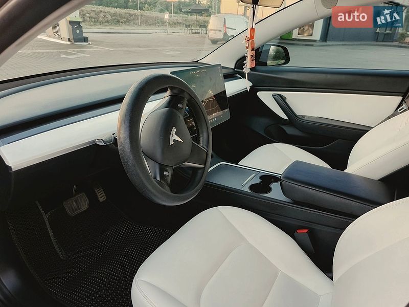 Седан Tesla Model 3 2021 в Днепре