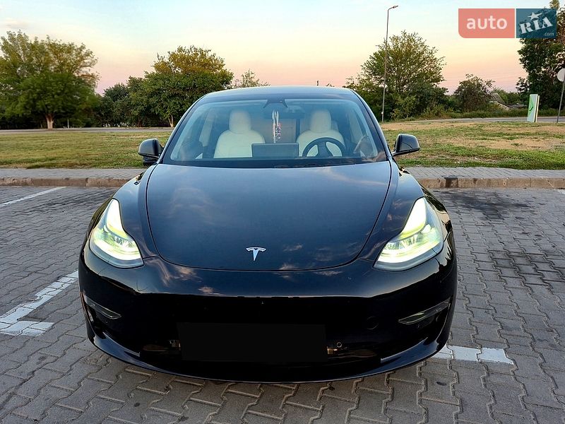 Седан Tesla Model 3 2021 в Днепре