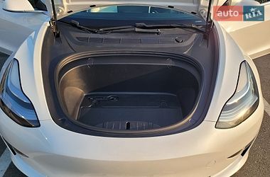 Седан Tesla Model 3 2019 в Киеве