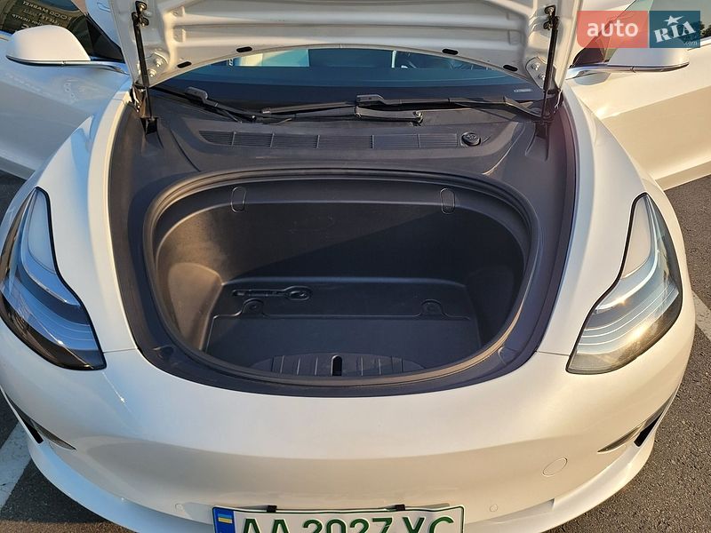 Седан Tesla Model 3 2019 в Киеве