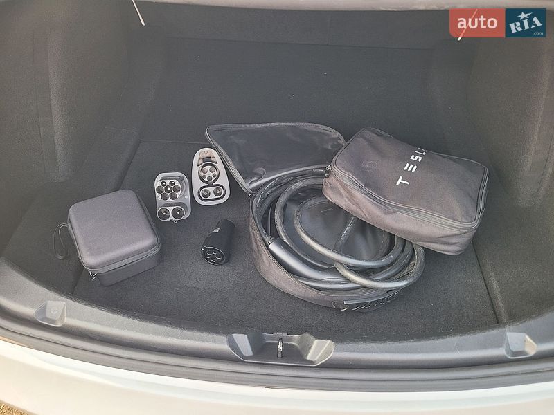 Седан Tesla Model 3 2019 в Киеве