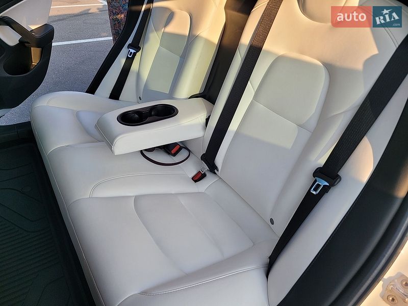 Седан Tesla Model 3 2019 в Киеве