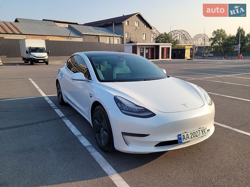 Седан Tesla Model 3 2019 в Киеве