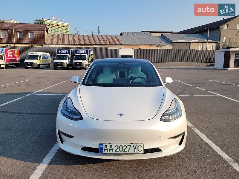 Седан Tesla Model 3 2019 в Киеве