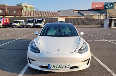 Седан Tesla Model 3 2019 в Киеве