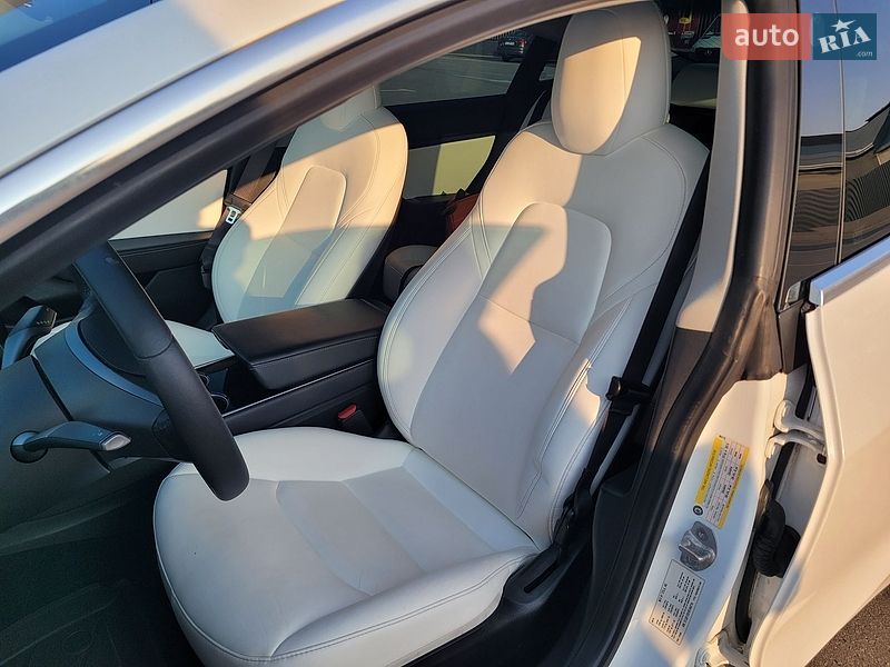 Седан Tesla Model 3 2019 в Киеве