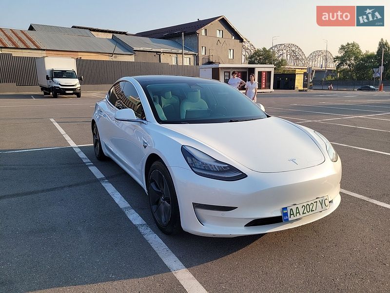 Седан Tesla Model 3 2019 в Киеве