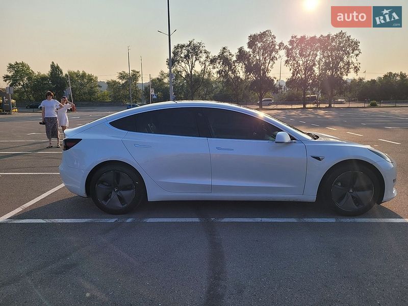 Седан Tesla Model 3 2019 в Киеве