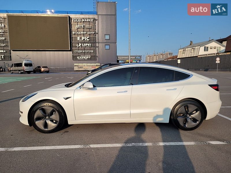 Седан Tesla Model 3 2019 в Киеве