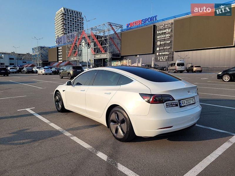 Седан Tesla Model 3 2019 в Киеве