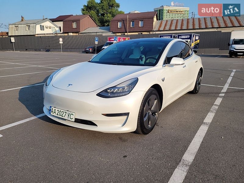 Седан Tesla Model 3 2019 в Киеве