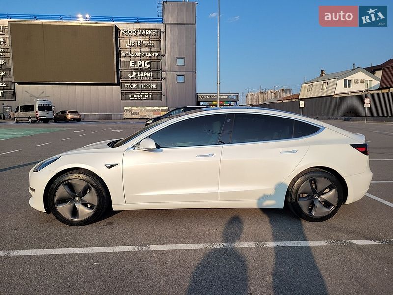 Седан Tesla Model 3 2019 в Киеве