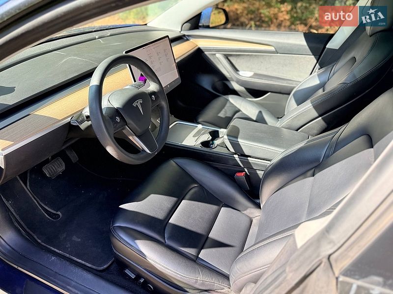 Седан Tesla Model 3 2021 в Вышгороде