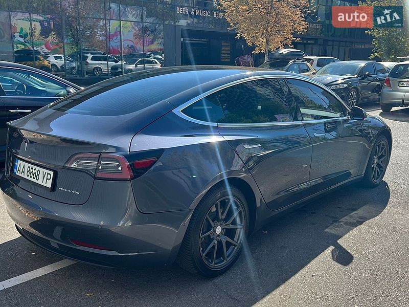 Седан Tesla Model 3 2019 в Києві