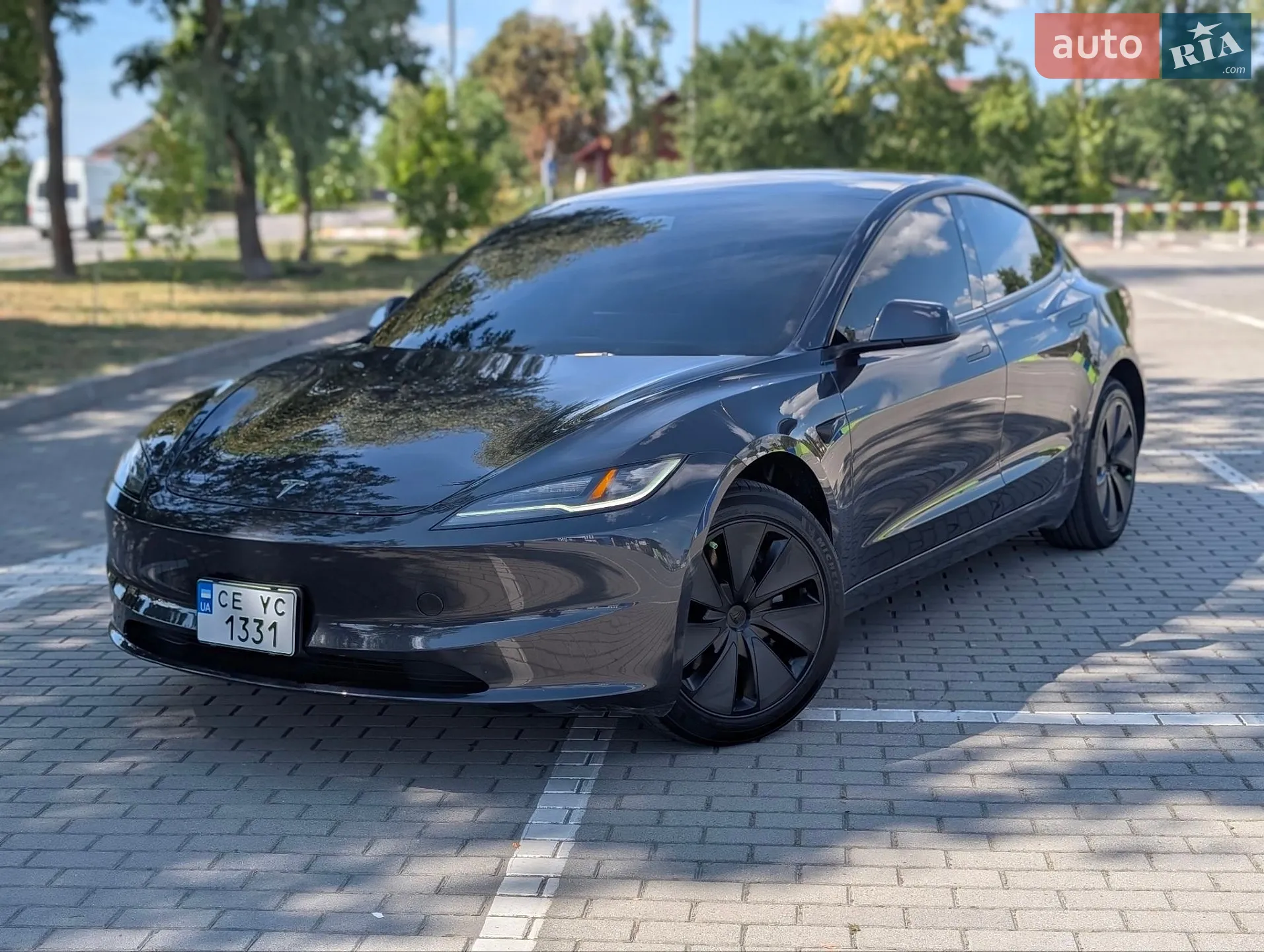 2025 Tesla Model 3 - фото 1