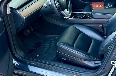 Седан Tesla Model 3 2019 в Києві