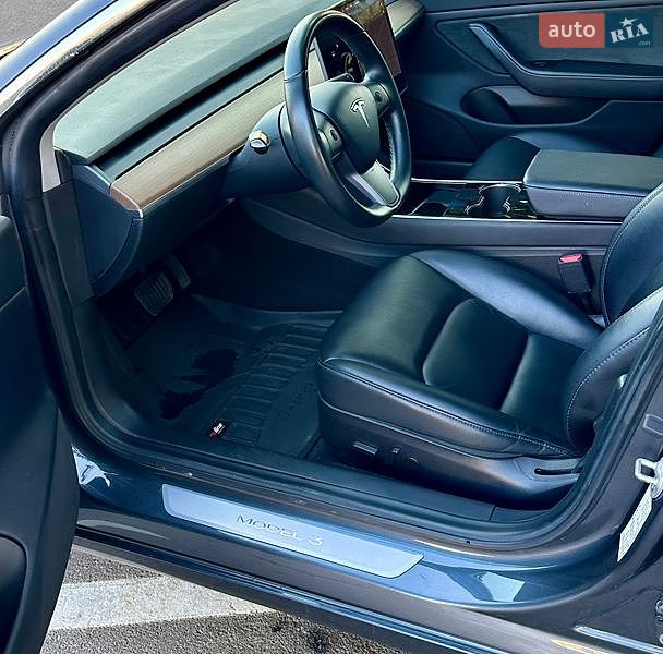 Седан Tesla Model 3 2019 в Києві