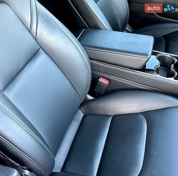 Седан Tesla Model 3 2019 в Києві