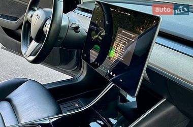 Седан Tesla Model 3 2019 в Києві