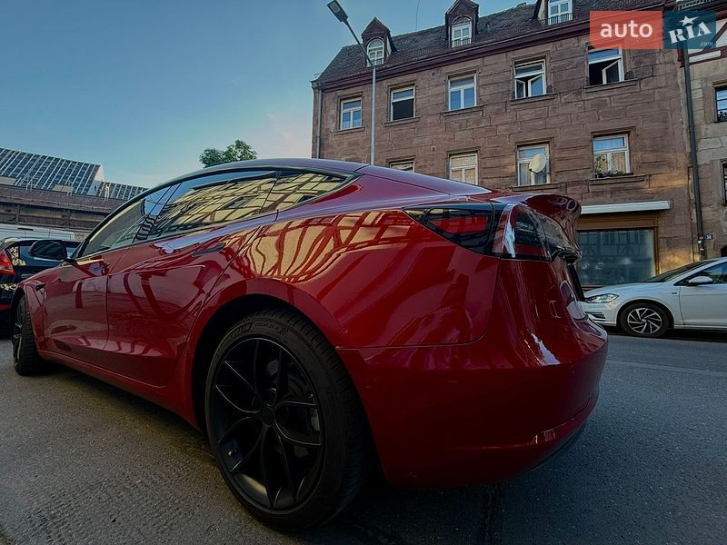 Седан Tesla Model 3 2018 в Житомирі