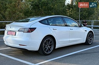 Седан Tesla Model 3 2021 в Києві