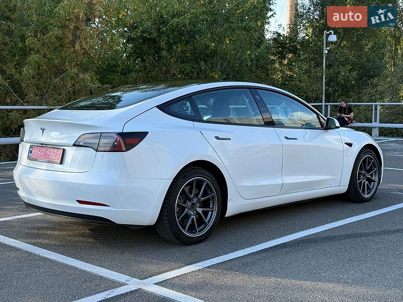 Седан Tesla Model 3 2021 в Києві