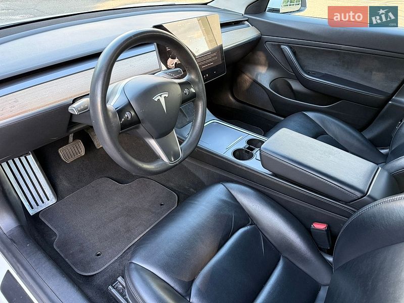 Седан Tesla Model 3 2021 в Києві