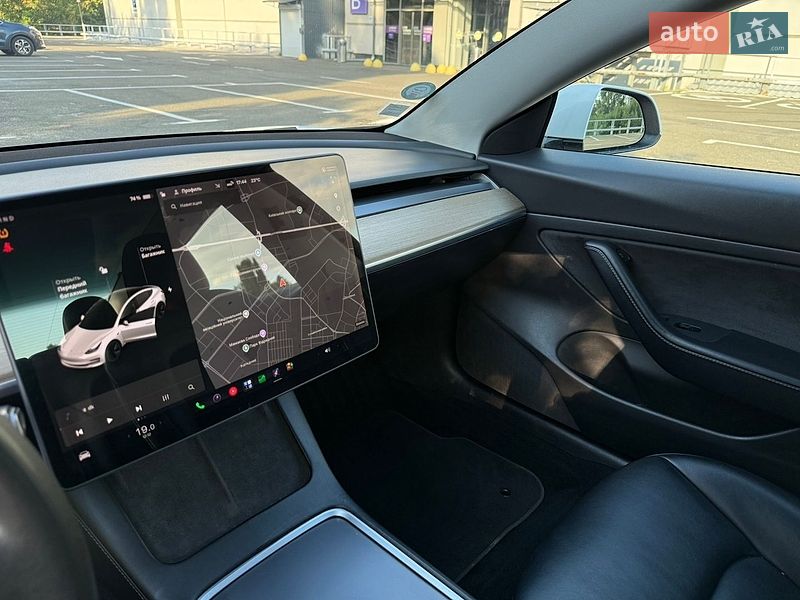 Седан Tesla Model 3 2021 в Києві