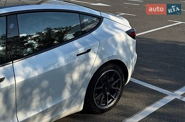 Седан Tesla Model 3 2021 в Києві