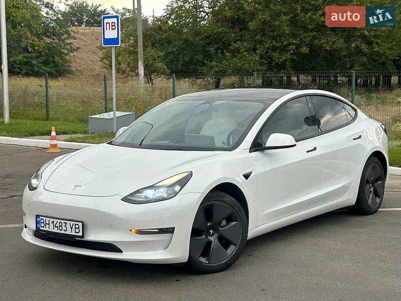 Седан Tesla Model 3 2022 в Одессе