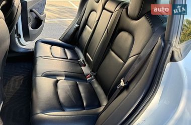 Седан Tesla Model 3 2021 в Києві
