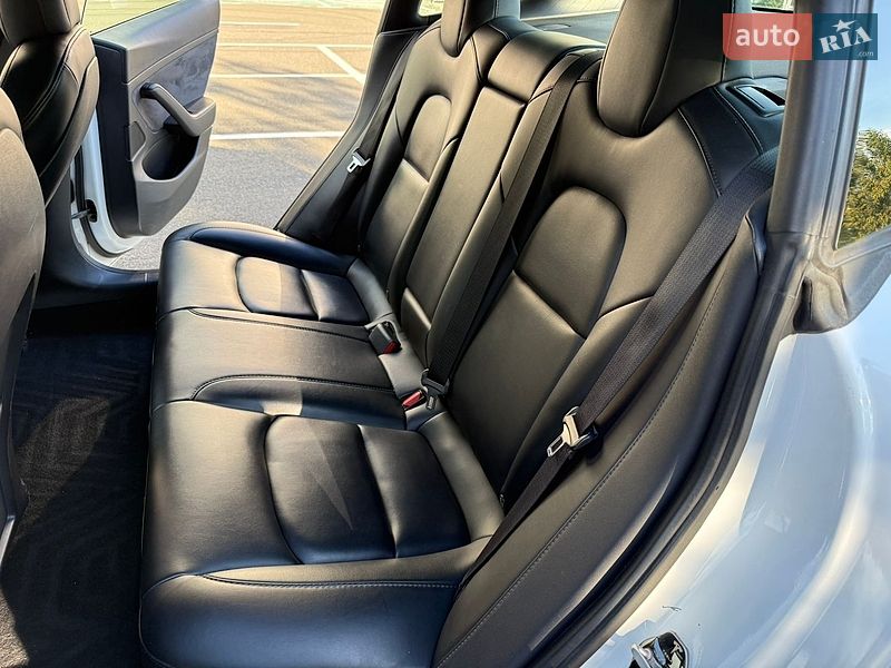 Седан Tesla Model 3 2021 в Києві