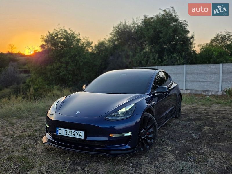 Седан Tesla Model 3 2023 в Кривому Розі